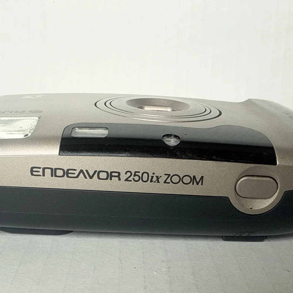 FUJIFILM Endeavor 250ix ZOOM 25-55mm Film Camera with case Not tested